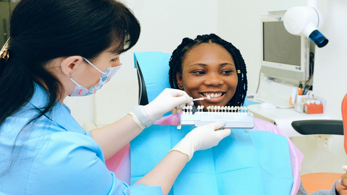 Diş Beyazlatma Yöntemleri: Hangi Yöntem Daha Etkili?