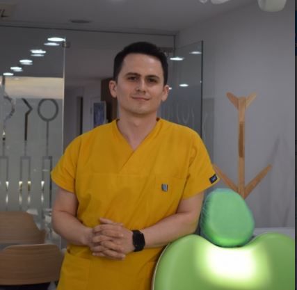Dt. Ali Savaş - Diş Hekimi