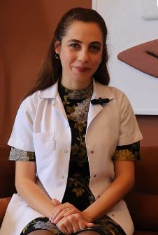 Dt. Meriç Candan Aldemir - Diş Hekimi