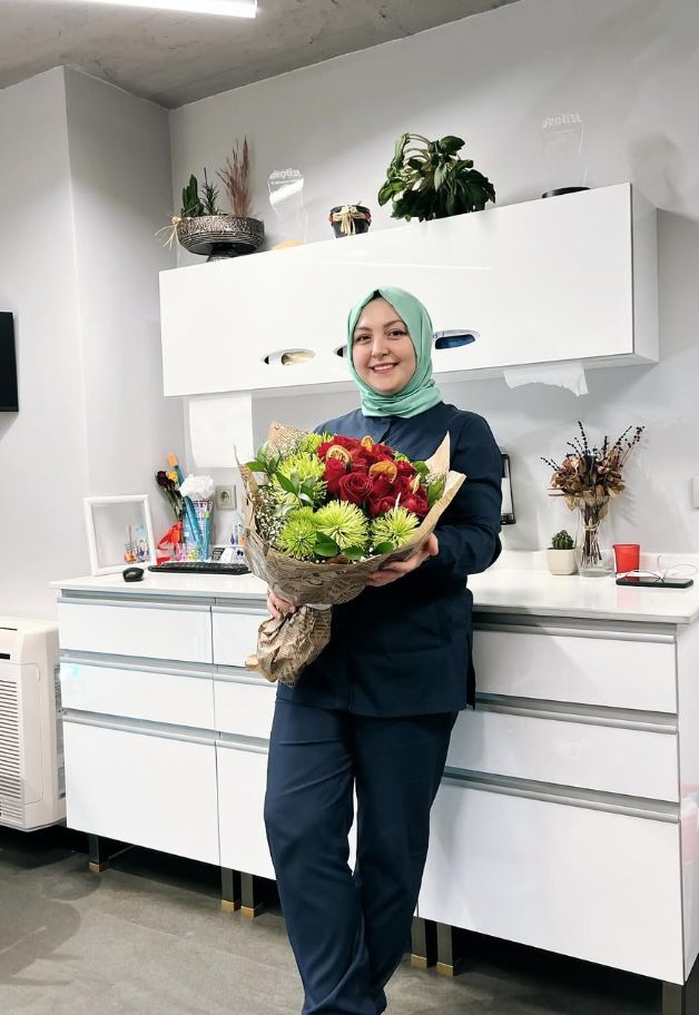 Dt. Müzeyyen Arslan - Diş Hekimi