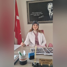 Dt. Aybüke Üzer - Diş Hekimi