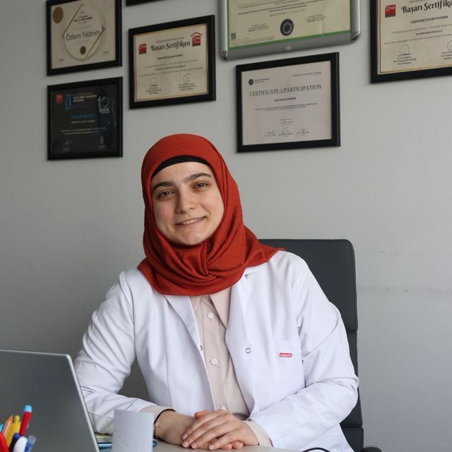 Dt. Özlem Yıldırım - Diş Hekimi